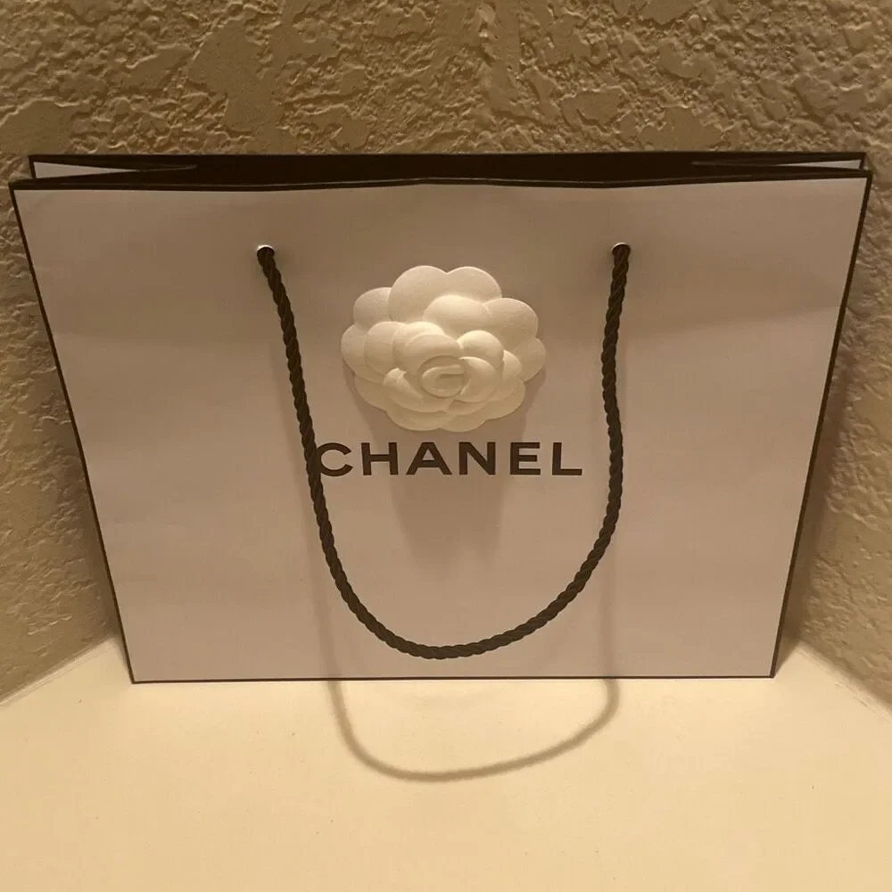 Chanel Shopping Bag Luxury Gift Bag White 3D Camilla Flower Logo Display Decor